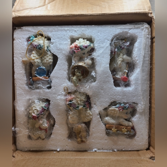 Dreamsicles 1998 Cherub Holiday Ornament set of 6 - Picture 3 of 14
